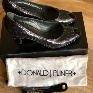 Donald Pliner Black Antique Gator Peep Toe Pumps
